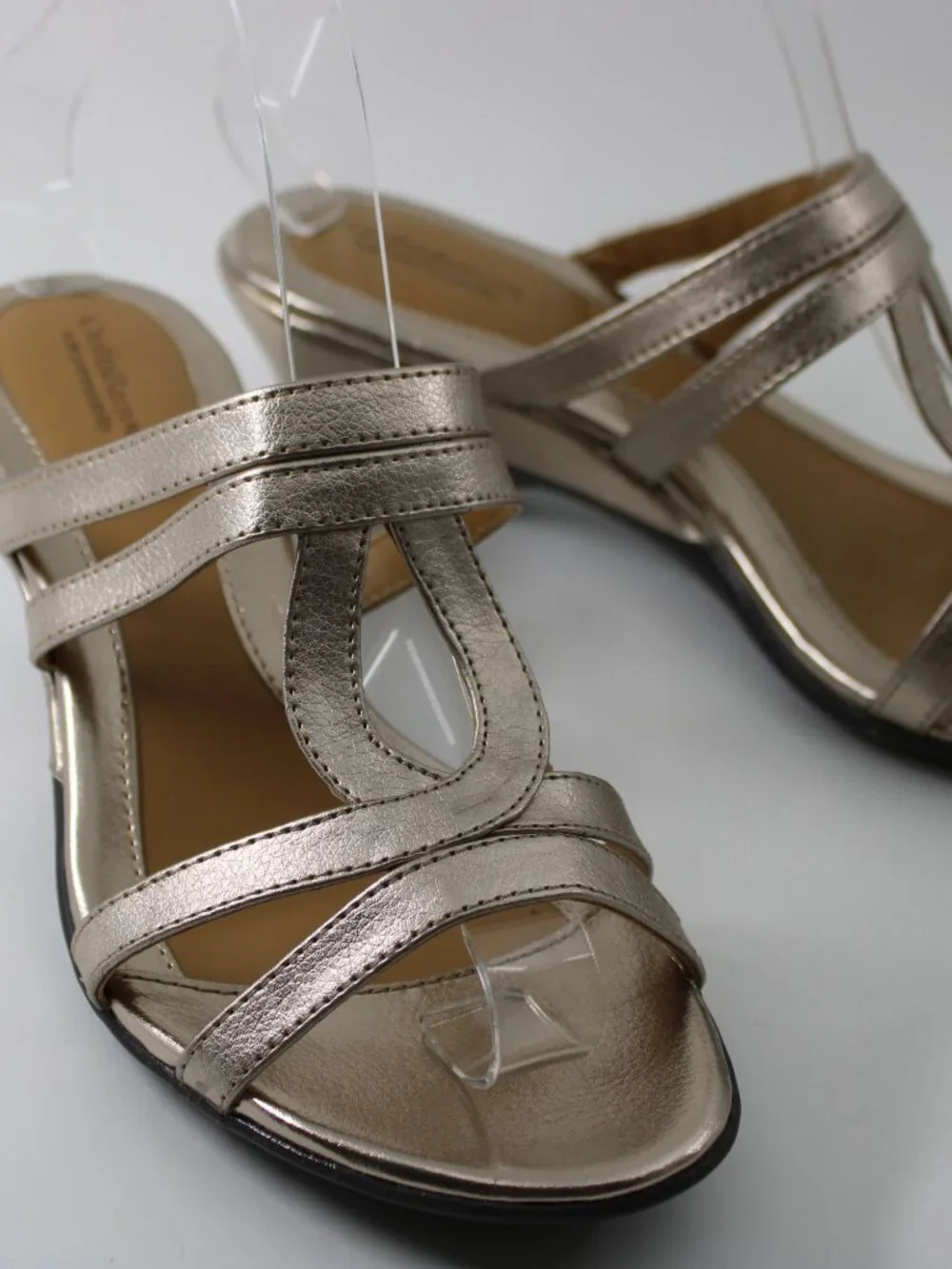 Croft &Barrow NWT Women Sandals Metallic Gold 8M Cushion Casual Hoop & L Wedge